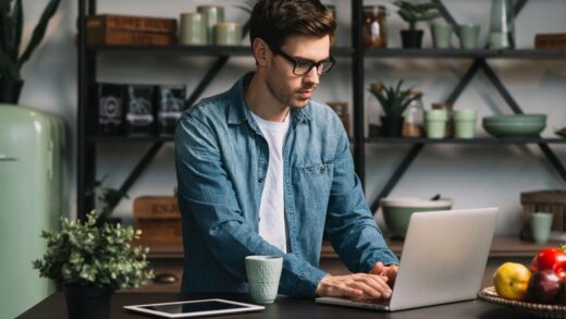 Как зарабатывать на копирайтинге: с чего начать и как развиваться
